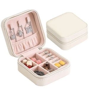 NWT travel jewelry box storage case for rings, earrings, necklaces vegan leather